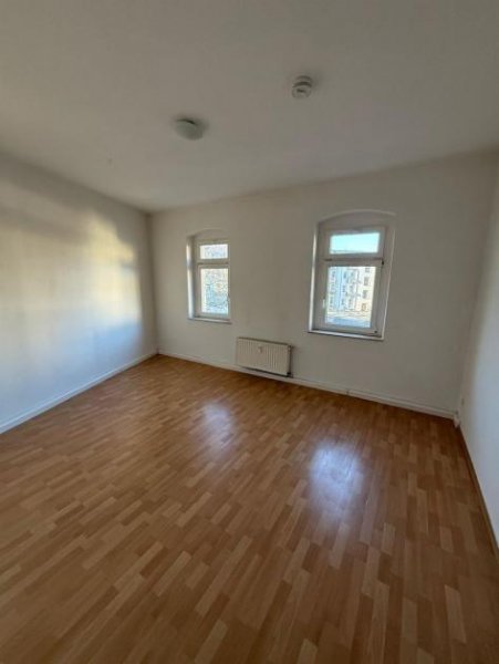 Chemnitz Großzügige Hinterhaus 2-Zimmer mit Laminat, EBK und Wannenbad in uninaher Lage! Wohnung mieten