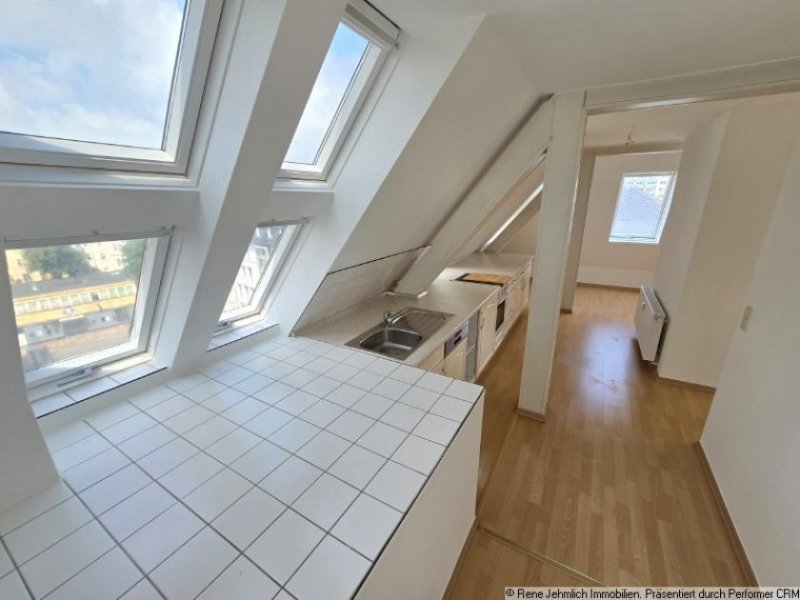 Chemnitz Helle 2-Raum-Dachgeschosswohnung mit Balkon im Zentrum von Chemnitz Wohnung mieten