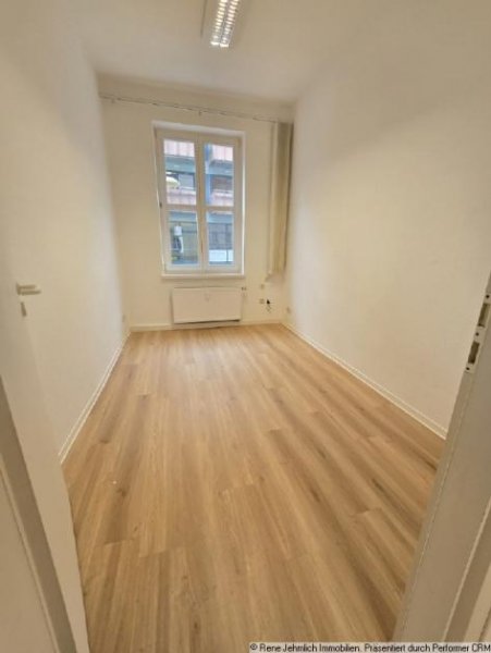 Chemnitz Schönes Büro mit 4 Räumen im Zentrum Gewerbe mieten