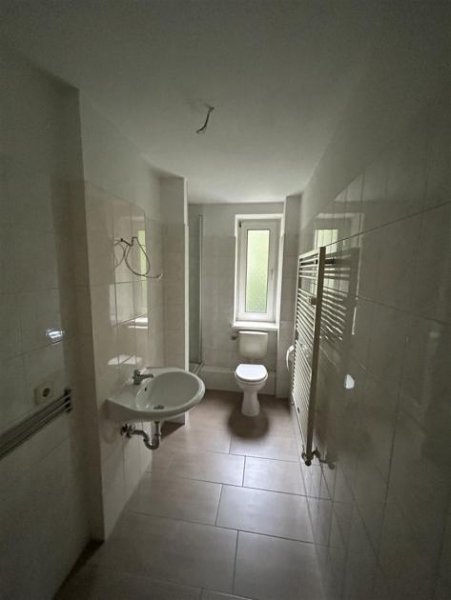 Chemnitz 2-Zimmer mit Einbauküche, Balkon, Dusche und Laminat zum Toppreis! Wohnung mieten
