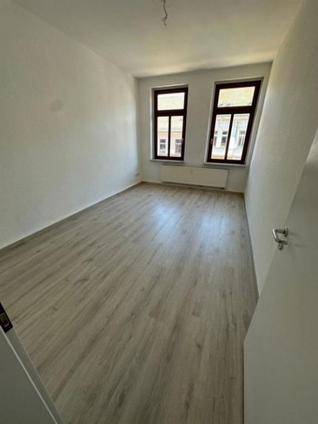 Chemnitz Großzügige 2-Zimmer mit Balkon, EBK, Laminat und Wanne in sehr guter Lage! Wohnung mieten