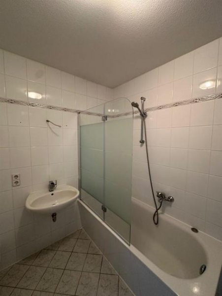 Chemnitz Großzügige 2-Zimmer mit Balkon, EBK, Laminat und Wanne in sehr guter Lage! Wohnung mieten