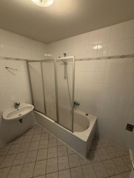 Chemnitz Großzügige 2-Zimmer mit Balkon, EBK, Laminat und Wanne in sehr guter Lage! Wohnung mieten