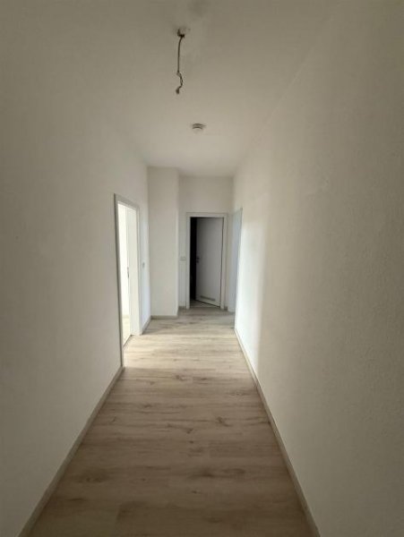 Chemnitz Großzügige 2-Zimmer mit Balkon, EBK, Laminat und Wanne in sehr guter Lage! Wohnung mieten