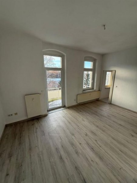 Chemnitz Großzügige 2-Zimmer mit Balkon, EBK, Laminat und Wanne in sehr guter Lage! Wohnung mieten