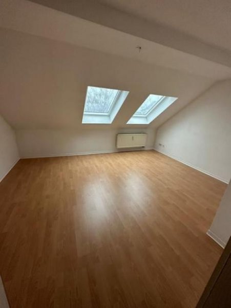 Chemnitz Großzügige 3-Zimmer mit Laminat, EBK, Lift und Wanne in guter Lage Wohnung mieten