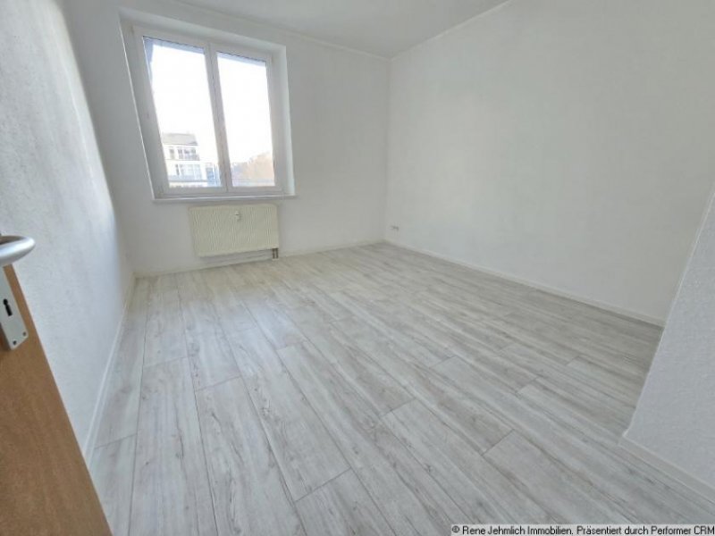 Chemnitz Großzügige 4-Raum-Wohnung mit XXL-Balkon, Riesenbad und großer Wohnküche in Toplage Wohnung mieten