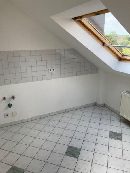 Chemnitz Großzügige DG 1-Zimmer mit Laminat und Wanne in sehr guter Lage Wohnung mieten