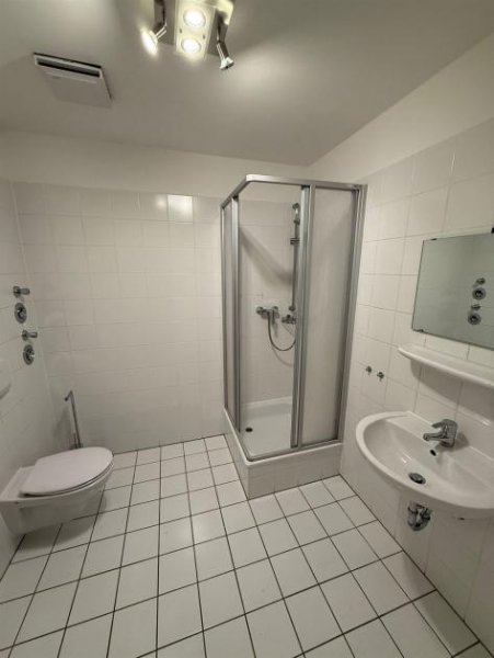 Chemnitz *** Großzügige DG Kaßberg 2-Zimmer mit Aufzug, Parkett und EBK *** Wohnung mieten