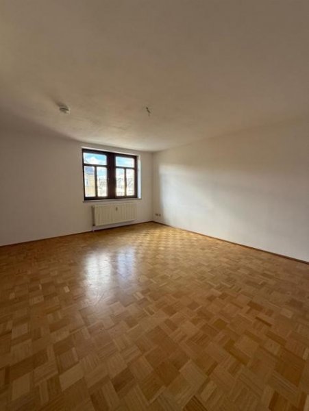 Chemnitz *** Kompakte DG Kaßberg 2-Zimmer mit Aufzug, Parkett und EBK *** Wohnung mieten