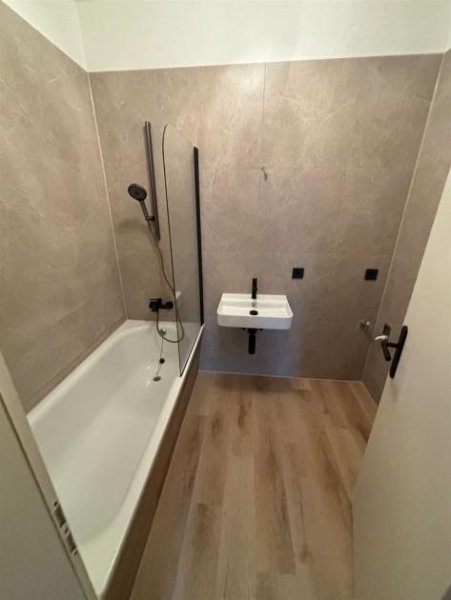 Chemnitz NEU-Sanierte 1-Zimmer mit Wannenbad, Vinylboden und EBK mgl. auf dem Kaßberg! Wohnung mieten