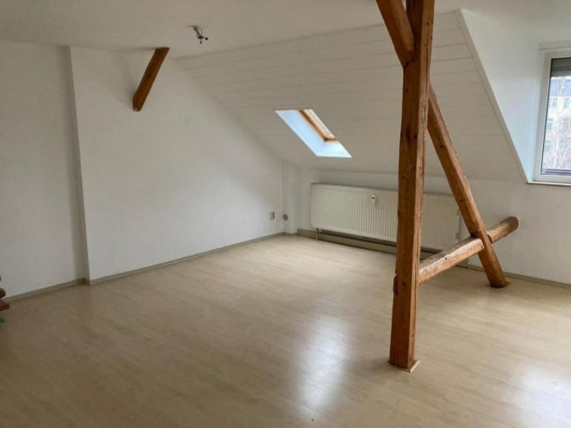Chemnitz DG 4-Zimmer Maisonette mit Laminat und Südbalkon in zentraler Lage!!! Wohnung mieten
