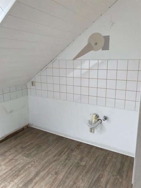 Chemnitz DG 4-Zimmer Maisonette mit Laminat und Südbalkon in zentraler Lage!!! Wohnung mieten