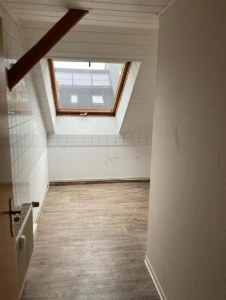 Chemnitz DG 4-Zimmer Maisonette mit Laminat und Südbalkon in zentraler Lage!!! Wohnung mieten