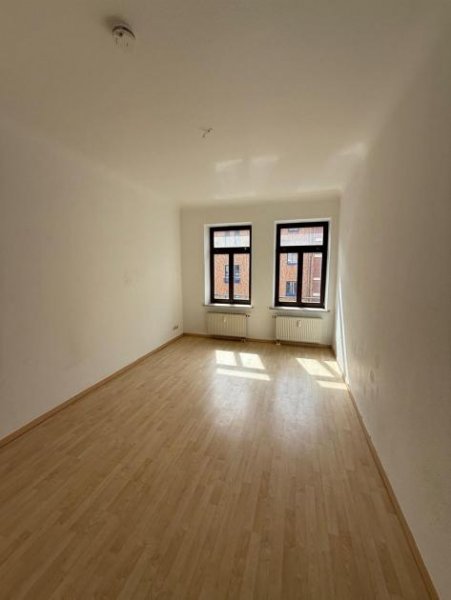 Chemnitz Gemütliche 2-Zi. mit Laminat, Balkon, EBK und Wannenbad in sehr guter Lage! Wohnung mieten