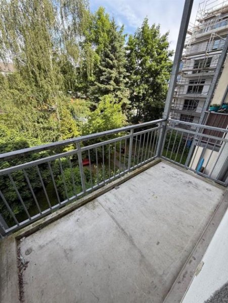 Chemnitz Gemütliche 2-Zi. mit Laminat, Balkon, EBK und Wannenbad in sehr guter Lage! Wohnung mieten