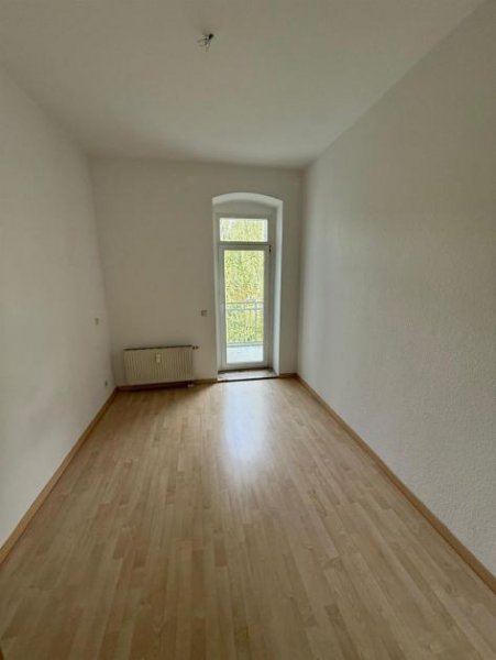 Chemnitz Gemütliche 2-Zi. mit Laminat, Balkon, EBK und Wannenbad in sehr guter Lage! Wohnung mieten
