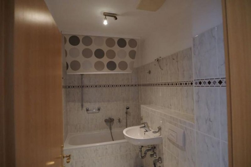 Chemnitz Gemütliche 3-Zimmer mit Laminat, Balkon und Wannenbad in guter Lage! Wohnung mieten