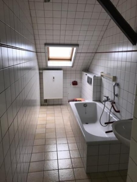 Chemnitz Gemütliche und vollmöblierte DG 3-Zi. mit Laminat, EBK und Wannenbad in Chemnitzer Toplage! Wohnung mieten