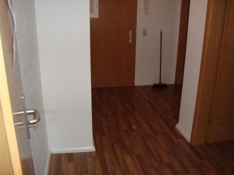 Chemnitz * Großzügige 1-Zimmer mit neuem Laminat und Wannenbad im Zentrum! * Wohnung mieten