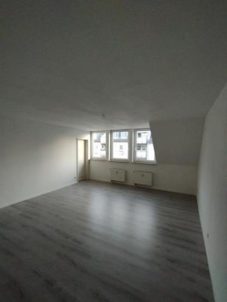 Chemnitz Großzügige 1-Zimmer mit EBK, Laminat, Aufzug und TG-Stellplatz in sehr guter Lage Wohnung mieten