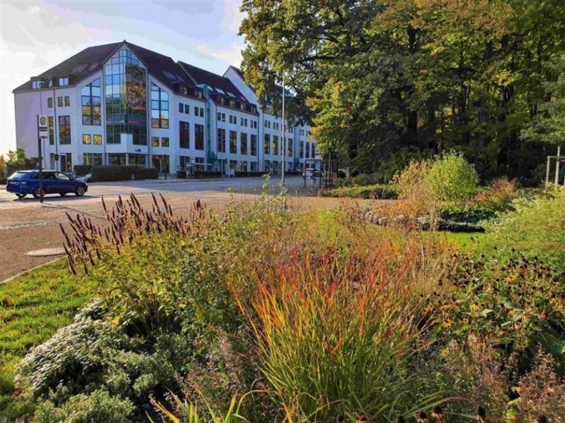 Chemnitz Großzügige 2-Zimmer mit Wannenbad, Balkon, Aufzug, Tiefgarage und Abstellraum am Küchwald Wohnung mieten