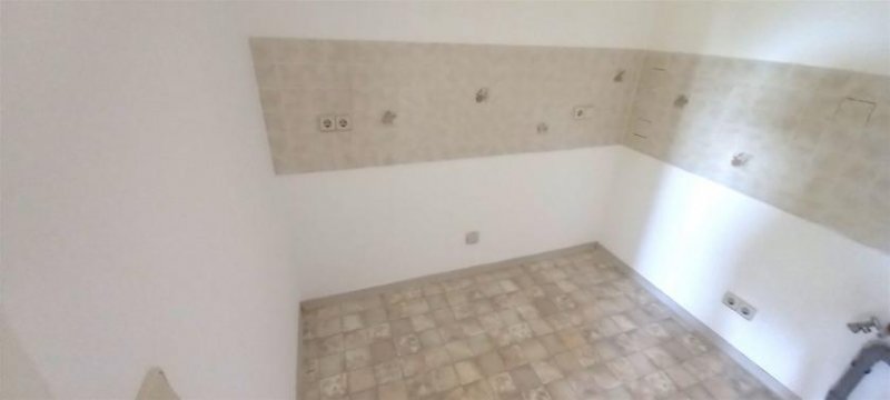 Chemnitz Großzügige 2-Zimmer mit Wannenbad, Balkon, Aufzug, Tiefgarage und Abstellraum am Küchwald Wohnung mieten