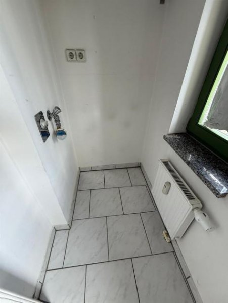 Chemnitz Günstige DG 3-Zi. mit Laminat, Balkon, Wanne und Dusche in sehr guter Lage Wohnung mieten