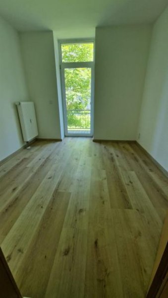 Chemnitz Kompakte 3-Zimmer mit Laminat, Balkon und Wannenbad in guter Lage! Vormieter verkauft EBK! Wohnung mieten