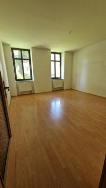 Chemnitz Kompakte 3-Zimmer mit Laminat, Balkon und Wannenbad in guter Lage! Vormieter verkauft EBK! Wohnung mieten