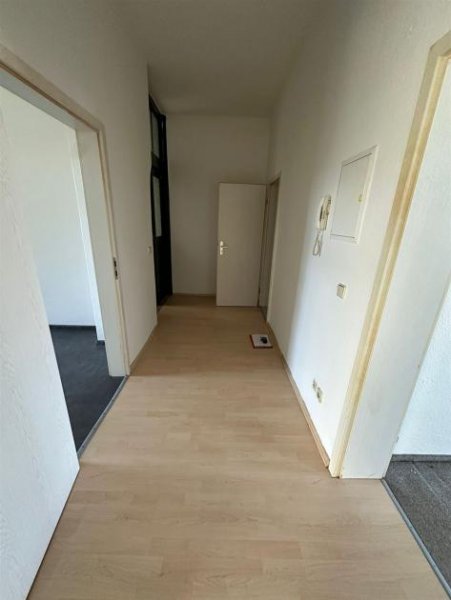 Chemnitz Gemütliche 3-Zimmer mit neuem Laminat, Wanne und Balkon in sehr guter Lage! Wohnung mieten