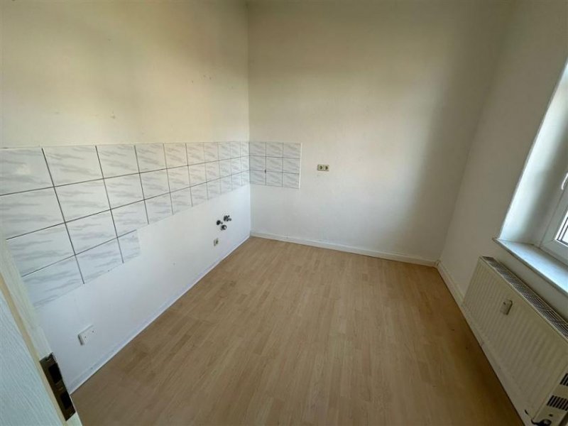 Chemnitz Gemütliche 3-Zimmer mit neuem Laminat, Wanne und Balkon in sehr guter Lage! Wohnung mieten