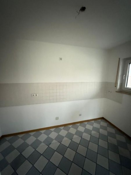 Chemnitz Großzügige DG 2-Zimmer mit TG , umlaufender Dachterrasse, Wanne und Lam. in sehr guter Lage! Wohnung mieten