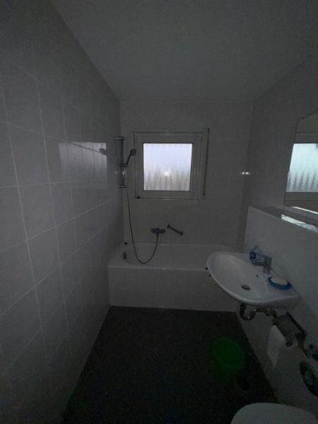 Chemnitz Großzügige DG 2-Zimmer mit TG , umlaufender Dachterrasse, Wanne und Lam. in sehr guter Lage! Wohnung mieten