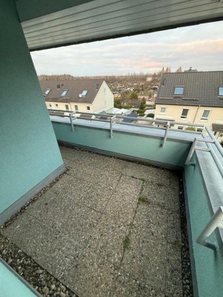 Chemnitz Großzügige DG 2-Zimmer mit TG , umlaufender Dachterrasse, Wanne und Lam. in sehr guter Lage! Wohnung mieten