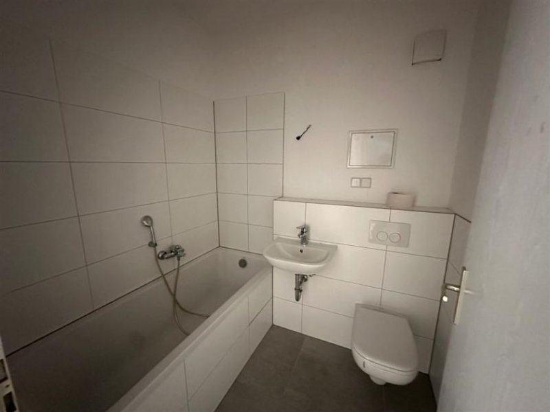 Chemnitz NEU-Sanierte 3-Zimmer mit Laminat und Wanne in sehr guter Lage! Wohnung mieten