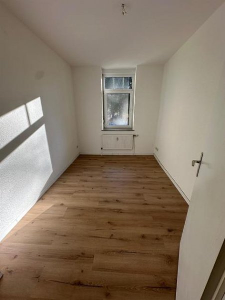 Chemnitz NEU-Sanierte 3-Zimmer mit Laminat und Wanne in sehr guter Lage! Wohnung mieten
