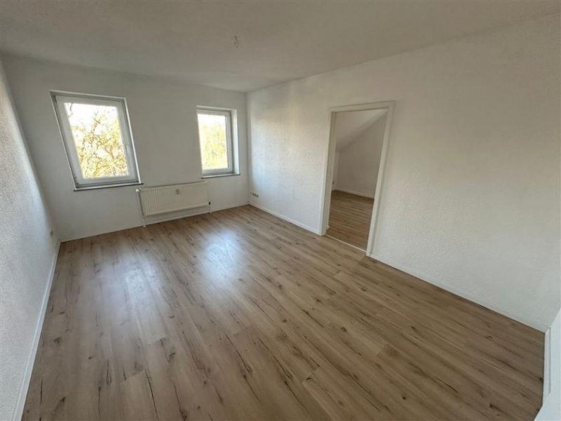 Chemnitz NEU-Sanierte DG 3-Zimmer mit Laminat und Wanne in sehr guter Lage! Wohnung mieten