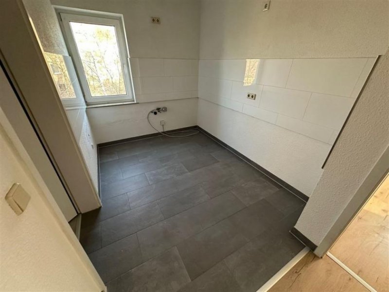 Chemnitz NEU-Sanierte DG 3-Zimmer mit Laminat und Wanne in sehr guter Lage! Wohnung mieten