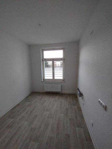 Chemnitz 3 Monate mietfrei! Großzügige 3-Zimmer mit Laminat und Dusche in sehr guter Lage Wohnung mieten