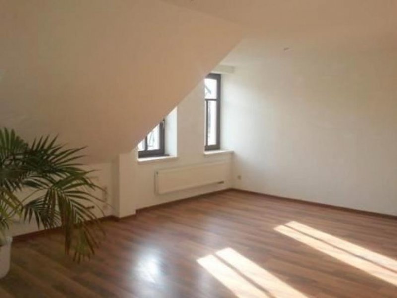 Chemnitz Große DG 2-Zimmer mit Einbauküche, Laminat in Topplage zum Toppreis! Stellplatz mgl. Wohnung mieten