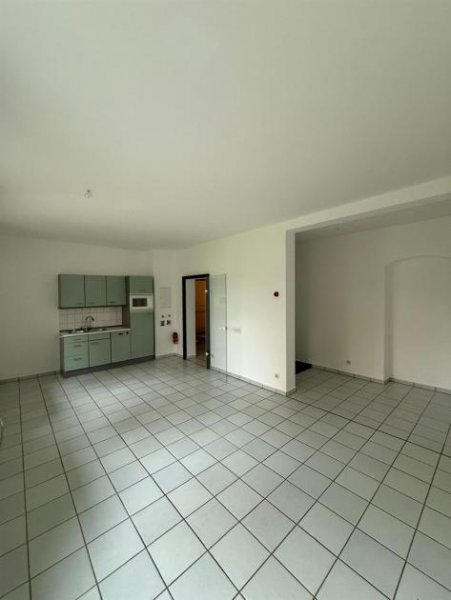 Chemnitz Großzügige 3-Zimmer Büroeinheit mit Fliesen und EBK in ruhiger Lage! Gewerbe mieten