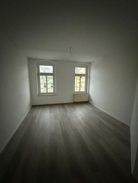 Chemnitz Großzügige 3-Zimmer mit Garage, Laminat, EBK und Wannenbad in guter Lage Wohnung mieten
