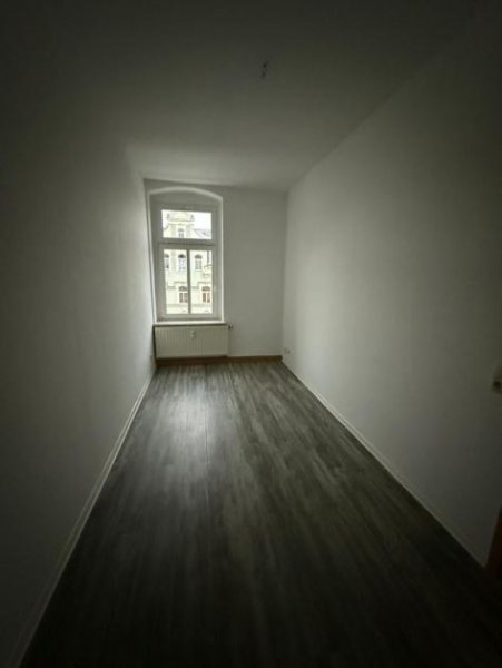 Chemnitz Großzügige 3-Zimmer mit Garage, Laminat, EBK und Wannenbad in guter Lage Wohnung mieten