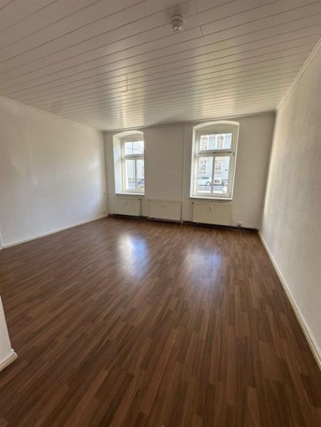 Chemnitz Großzügige 3-Zimmer mit Garage, Laminat, EBK, Wanne und Dusche in guter Lage Wohnung mieten