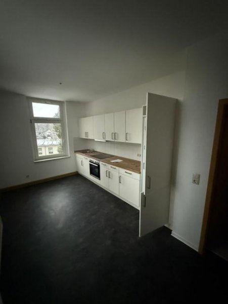 Chemnitz Großzügige 3-Zimmer mit Garage, Laminat, EBK und Wannenbad in guter Lage Wohnung mieten