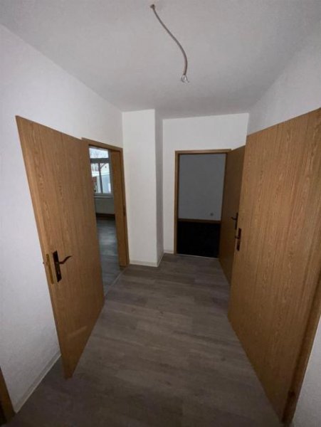 Chemnitz Großzügige 3-Zimmer mit Garage, Laminat, EBK und Wannenbad in guter Lage Wohnung mieten