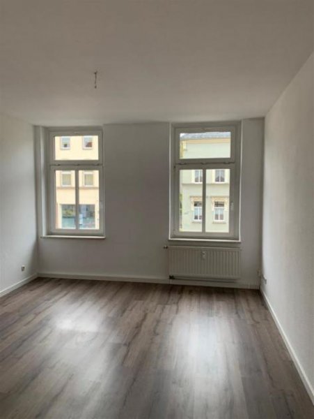 Chemnitz Großzügige 4-Zimmer mit Laminat, EBK und Wannenbad in guter Lage Wohnung mieten