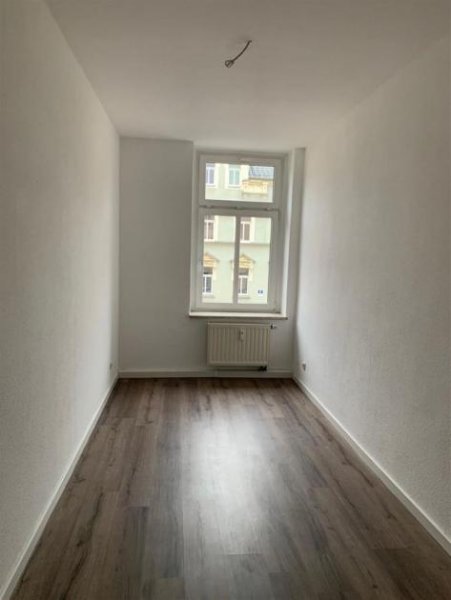 Chemnitz Großzügige 4-Zimmer mit Laminat, EBK und Wannenbad in guter Lage Wohnung mieten