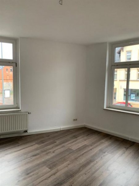 Chemnitz Großzügige 4-Zimmer mit Laminat, EBK und Wannenbad in guter Lage Wohnung mieten